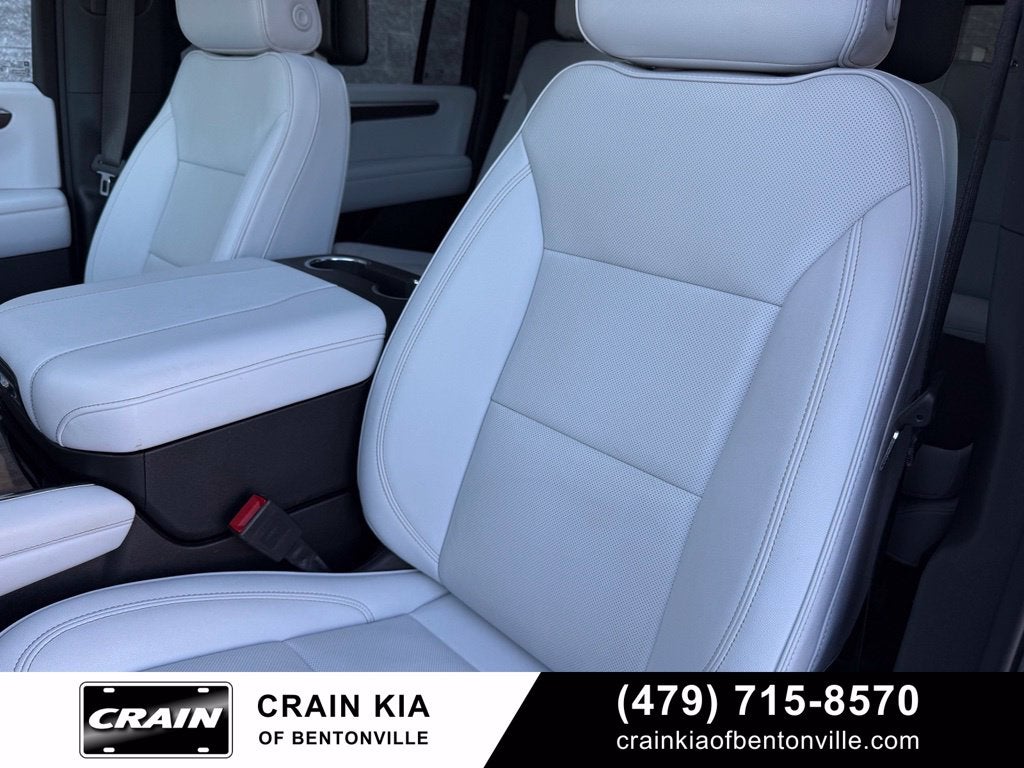 2025 Chevrolet Suburban Premier - 4WD / PANORAMIC SUNROOF / CLEAN CARFAX