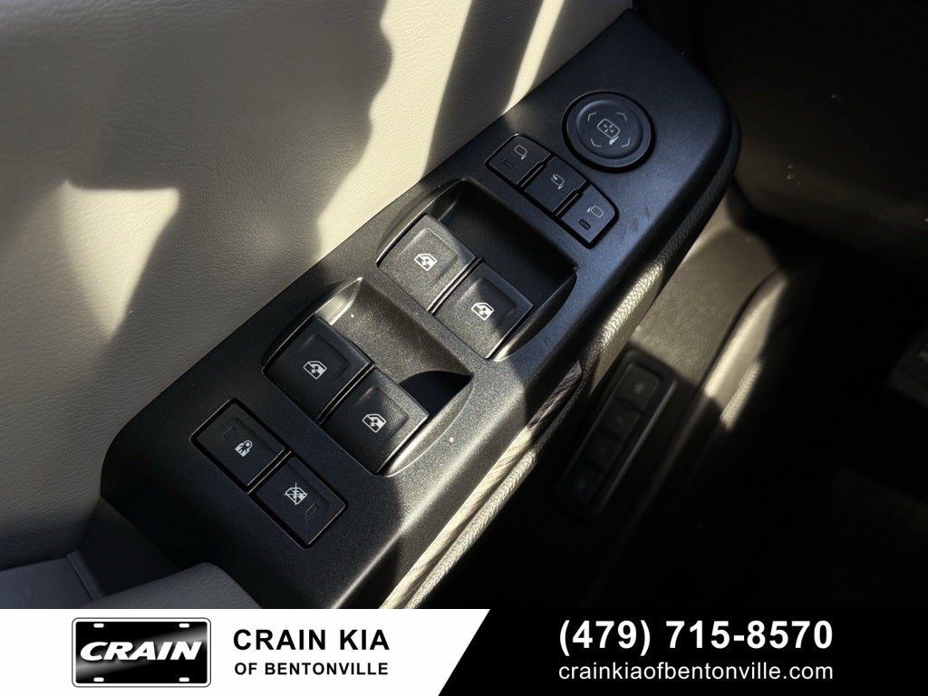 2019 Chevrolet Suburban LT - 4WD / SUNROOF / CLEAN CARFAX