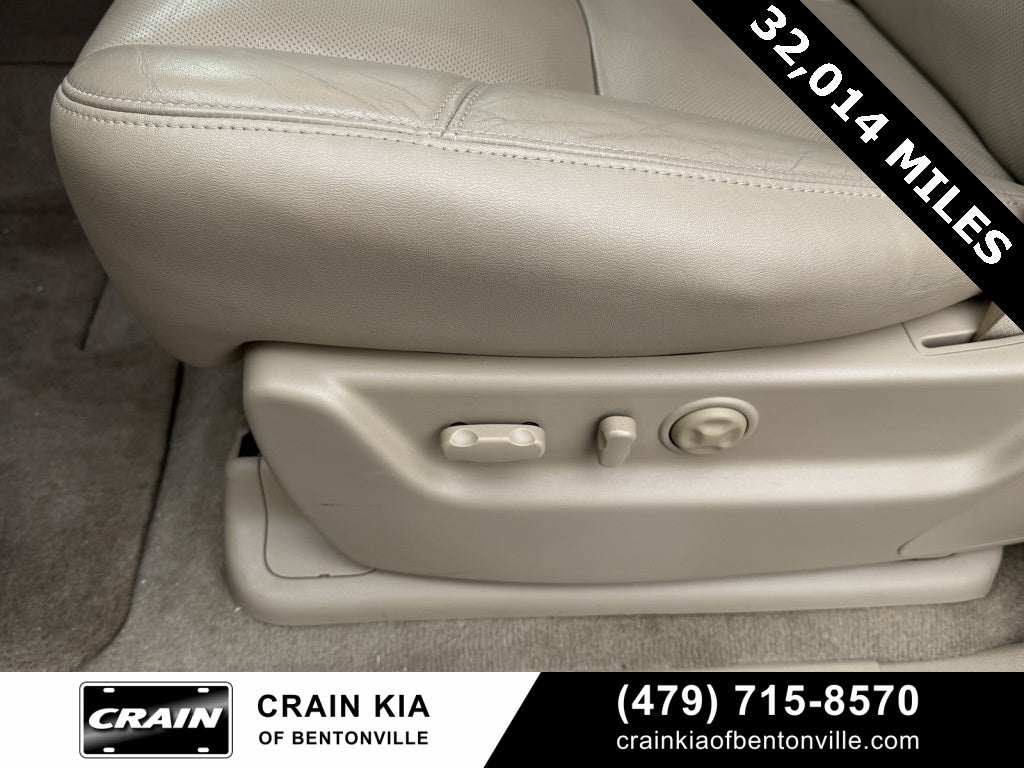 2014 Cadillac Escalade Premium - AWD / CLEAN CARFAX / VERY LOW MILES!