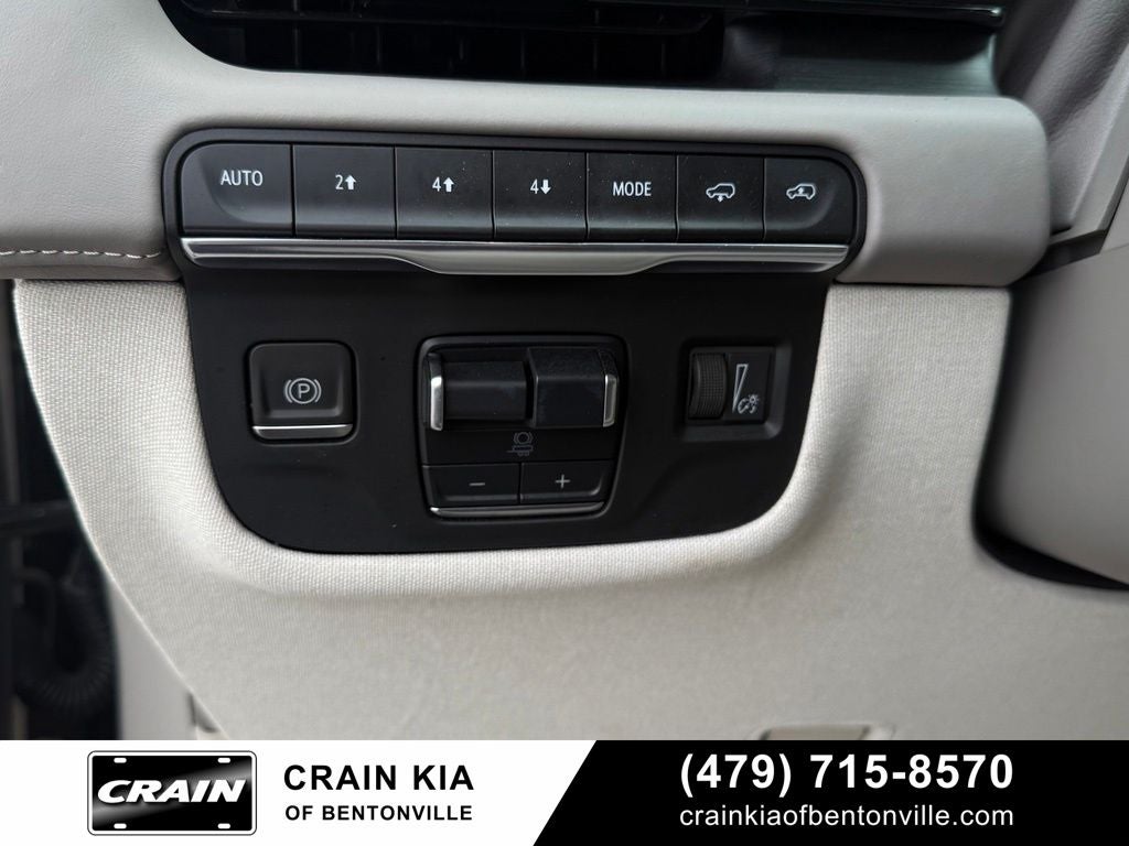 2024 Cadillac Escalade ESV Sport Platinum - AWD / PANORAMIC SUNROOF / CLEAN CARFAX