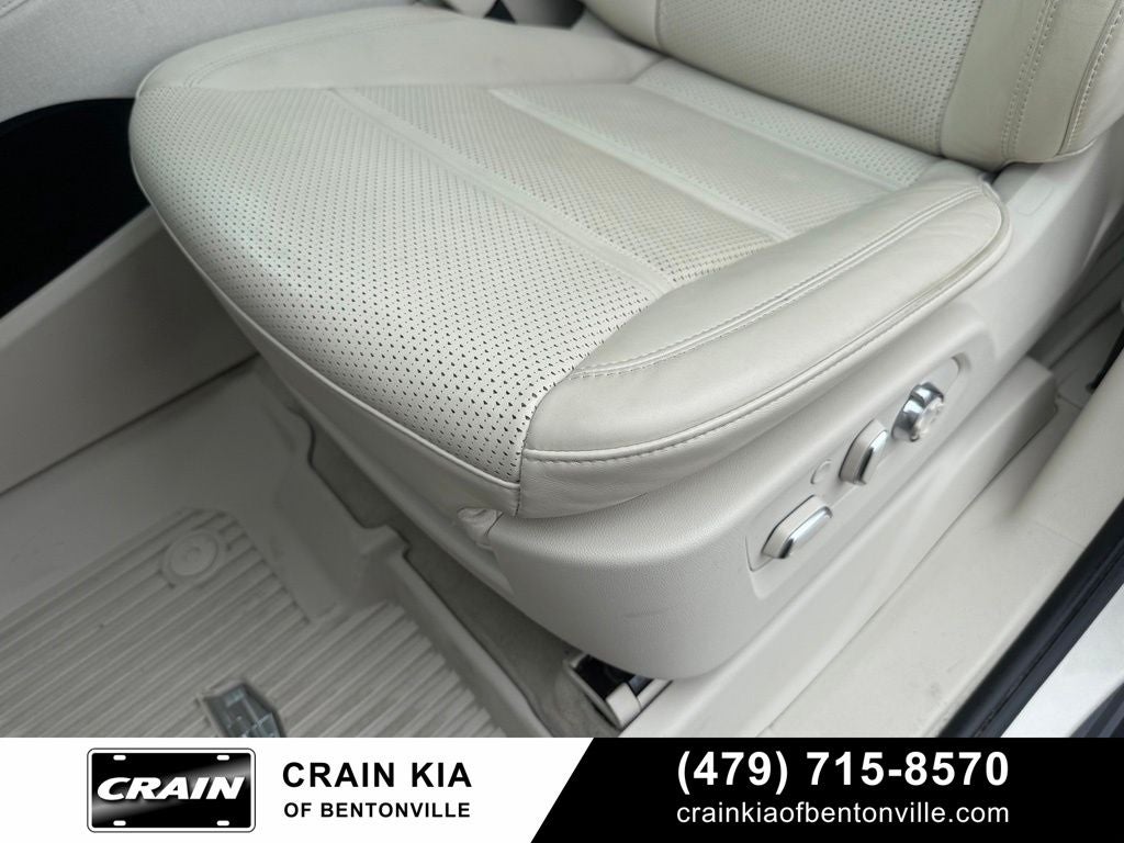 2024 Cadillac Escalade ESV Sport Platinum - AWD / PANORAMIC SUNROOF / CLEAN CARFAX
