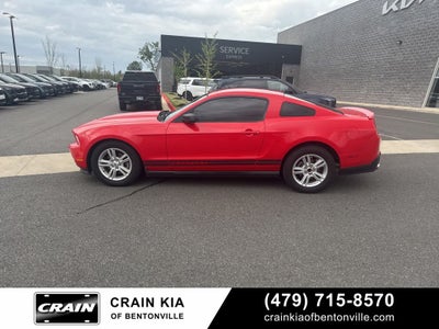2011 Ford Mustang V6 - CLEAN CARFAX