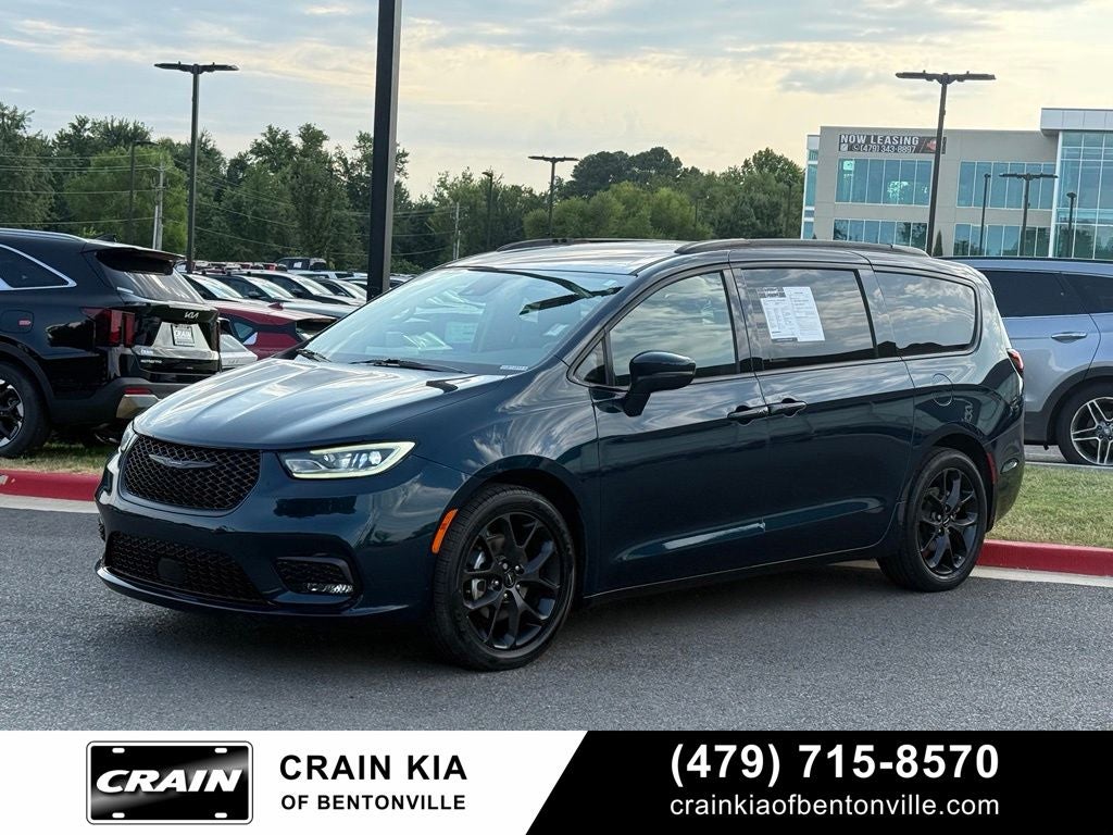 2021 Chrysler Pacifica Touring - CARFAX ONE OWNER