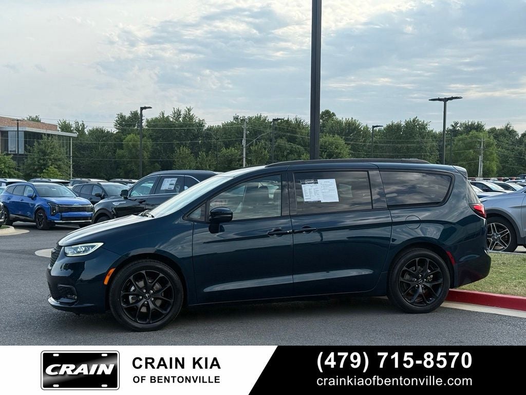 2021 Chrysler Pacifica Touring - CARFAX ONE OWNER