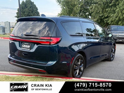 2021 Chrysler Pacifica Touring - CARFAX ONE OWNER