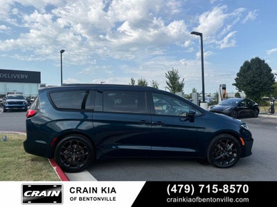 2021 Chrysler Pacifica Touring - CARFAX ONE OWNER