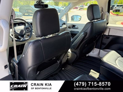 2022 Chrysler Pacifica Hybrid Touring L - CLEAN CARFAX / ONE OWNER