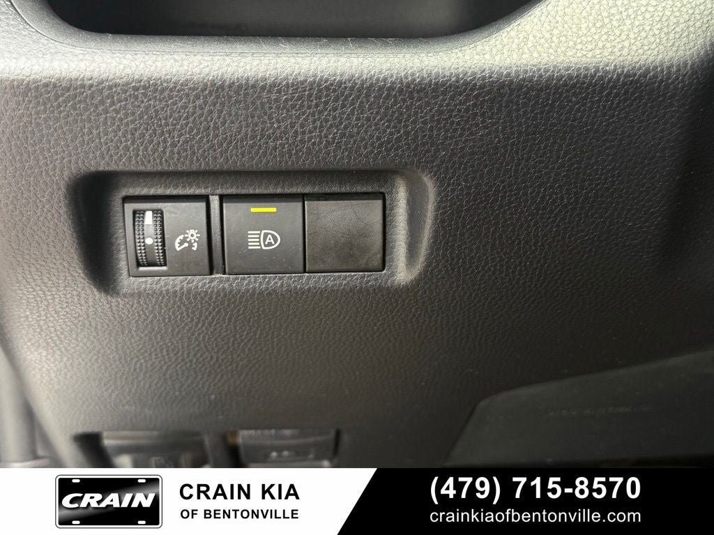 2021 Toyota RAV4 XLE - AWD / CLEAN CARFAX / ONE OWNER