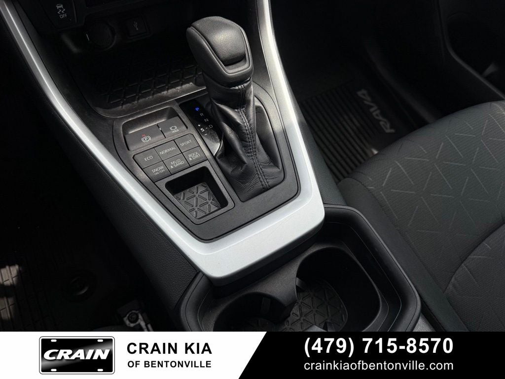 2021 Toyota RAV4 XLE - AWD / CLEAN CARFAX / ONE OWNER
