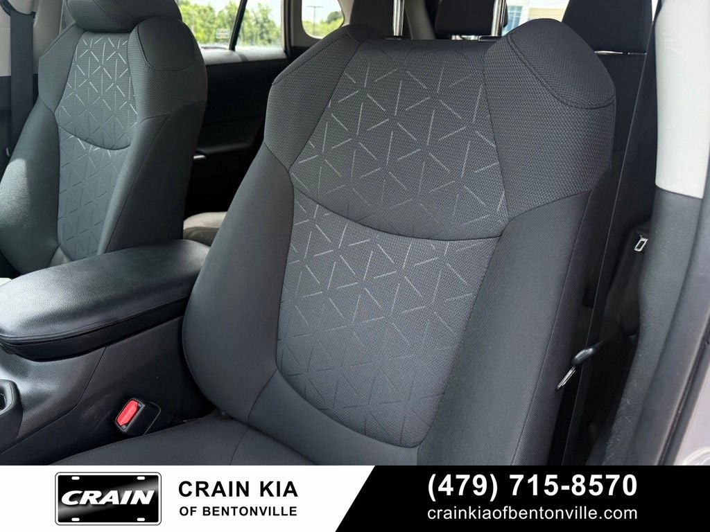 2021 Toyota RAV4 XLE - AWD / CLEAN CARFAX / ONE OWNER