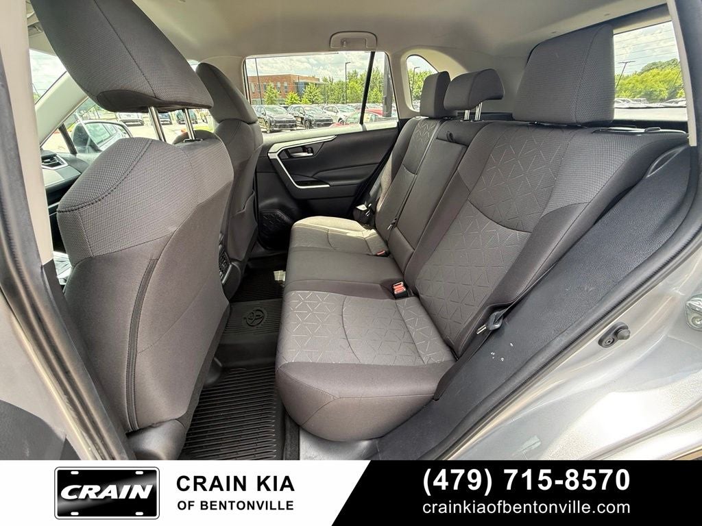 2021 Toyota RAV4 XLE - AWD / CLEAN CARFAX / ONE OWNER