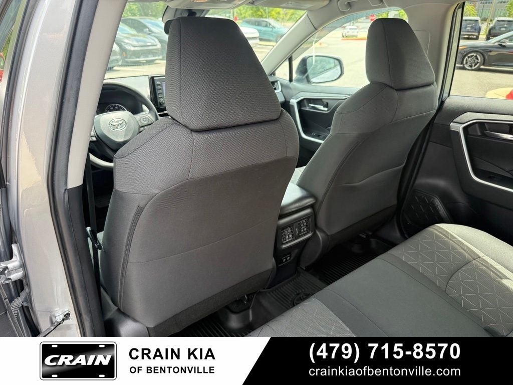 2021 Toyota RAV4 XLE - AWD / CLEAN CARFAX / ONE OWNER