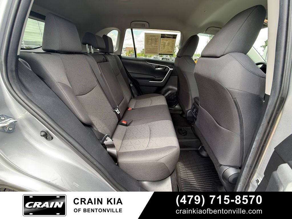 2021 Toyota RAV4 XLE - AWD / CLEAN CARFAX / ONE OWNER