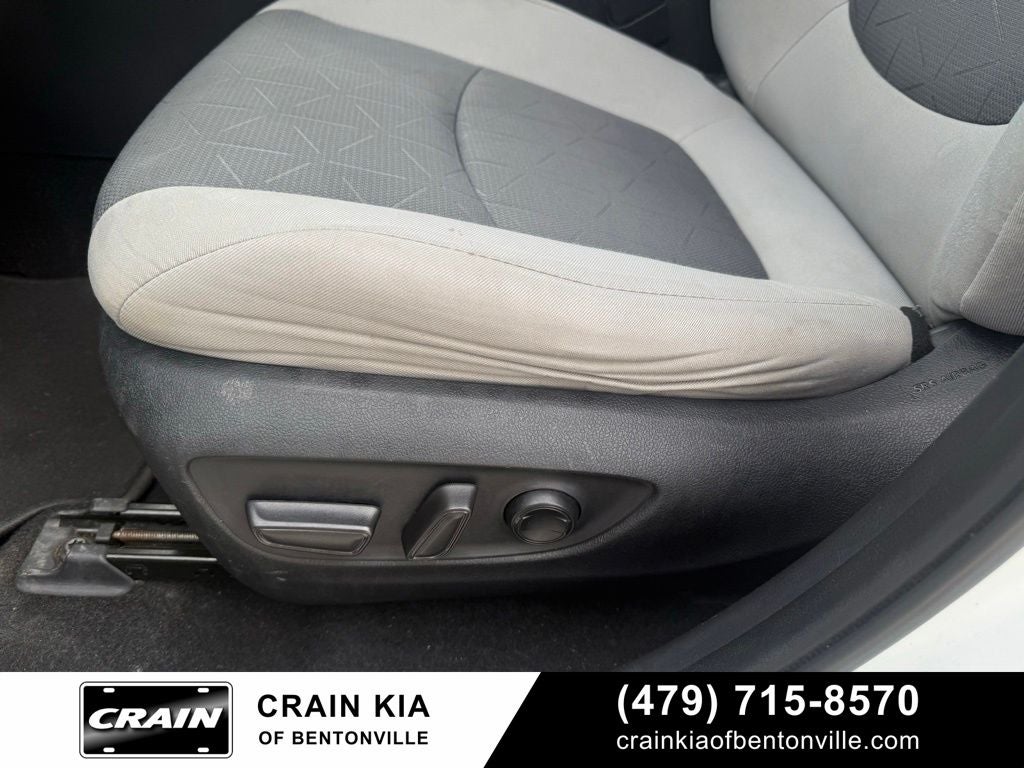 2021 Toyota RAV4 XLE - CLEAN CARFAX HISTORY