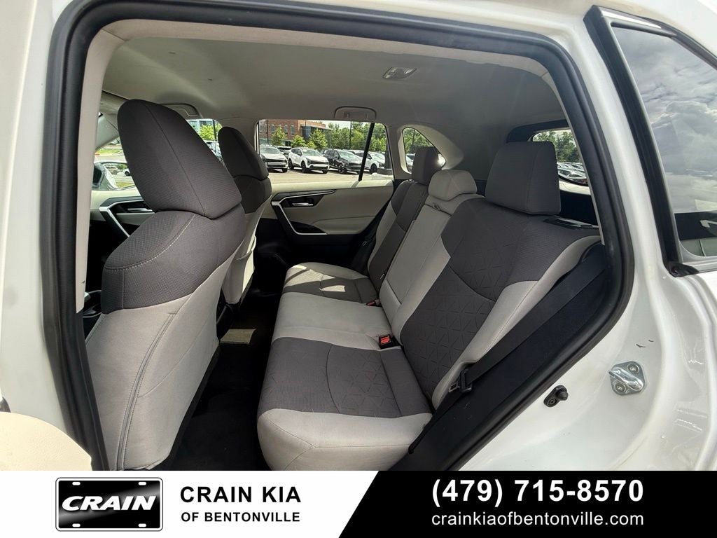 2021 Toyota RAV4 XLE - CLEAN CARFAX HISTORY
