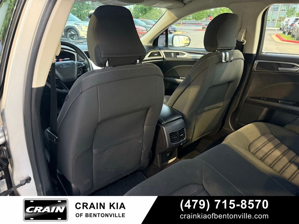2017 Ford Fusion SE - CLEAN CARFAX