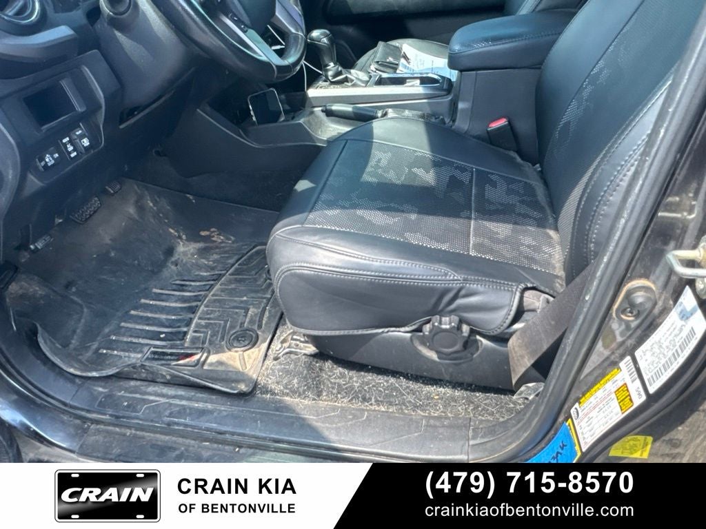 2017 Toyota Tacoma TRD Sport V6 - 4WD / CLEAN CARFAX / LIFTED!