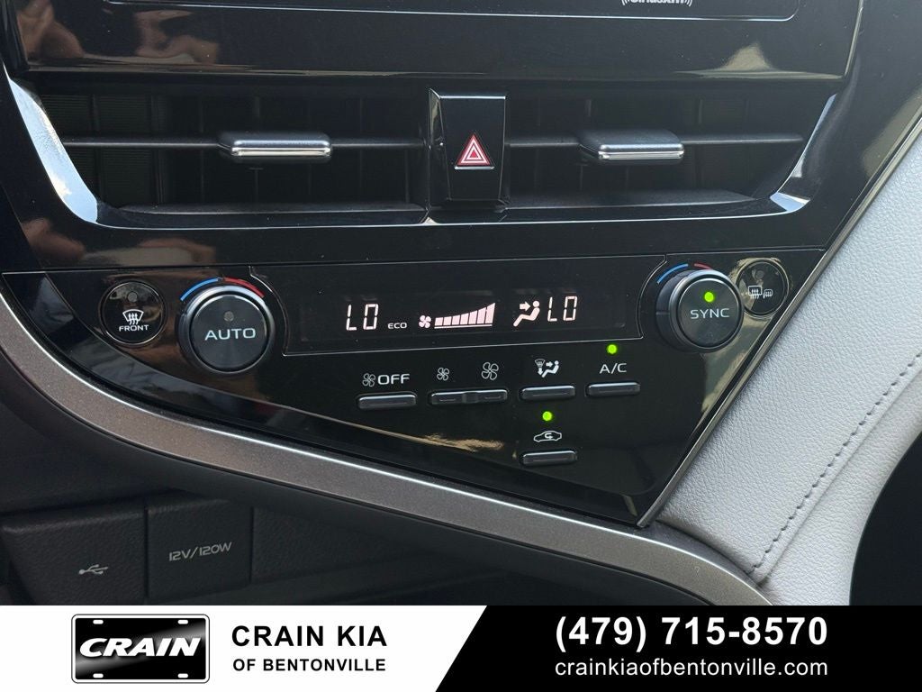 2022 Toyota Camry SE - CLEAN CARFAX / ONE OWNER