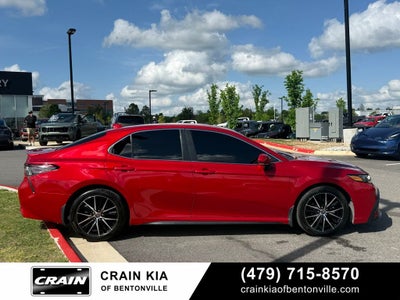 2022 Toyota Camry SE - CLEAN CARFAX / ONE OWNER