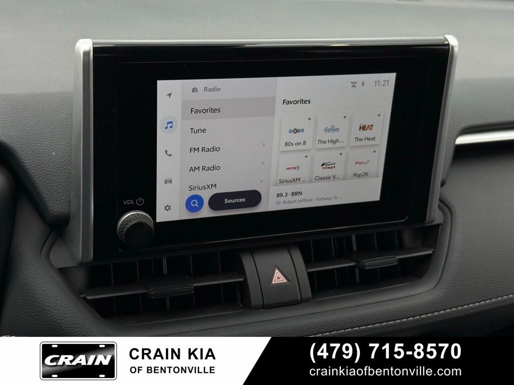 2025 Toyota RAV4 Hybrid XLE - AWD / CLEAN CARFAX / ONE OWNER