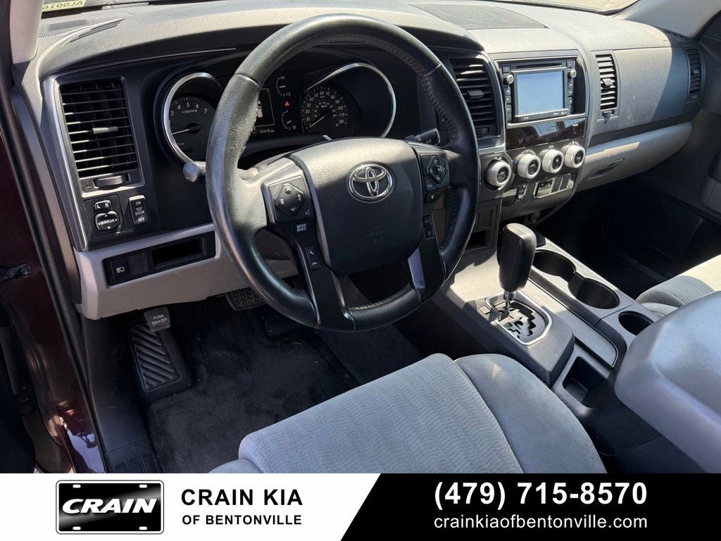 2018 Toyota Sequoia SR5 5.7L V8 - 4WD / SUNROOF