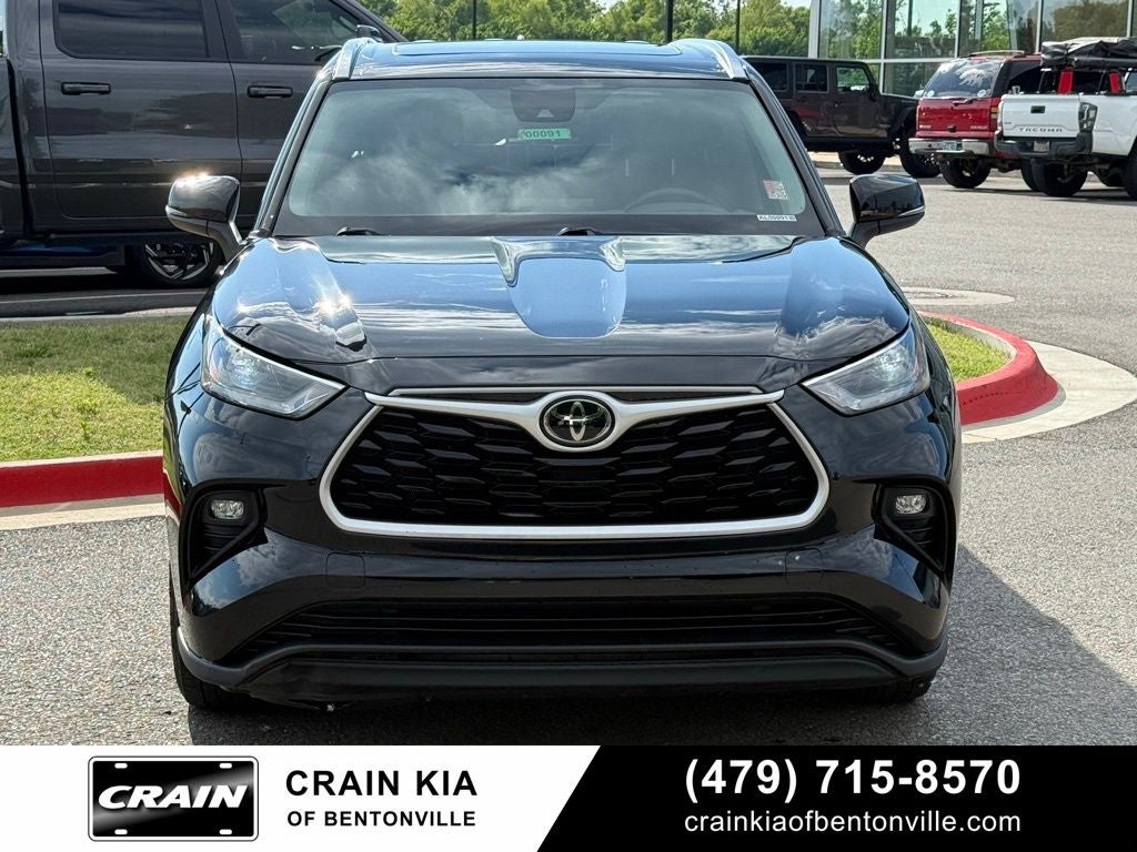 2021 Toyota Highlander XLE - CLEAN CARFAX / SUNROOF