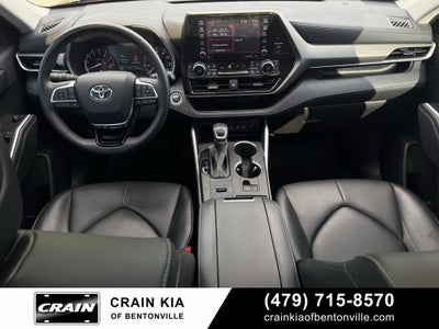 2021 Toyota Highlander XLE - CLEAN CARFAX / SUNROOF