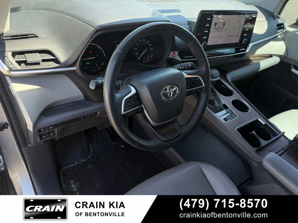 2022 Toyota Sienna XLE 8 Passenger - CARFAX ONE OWNER