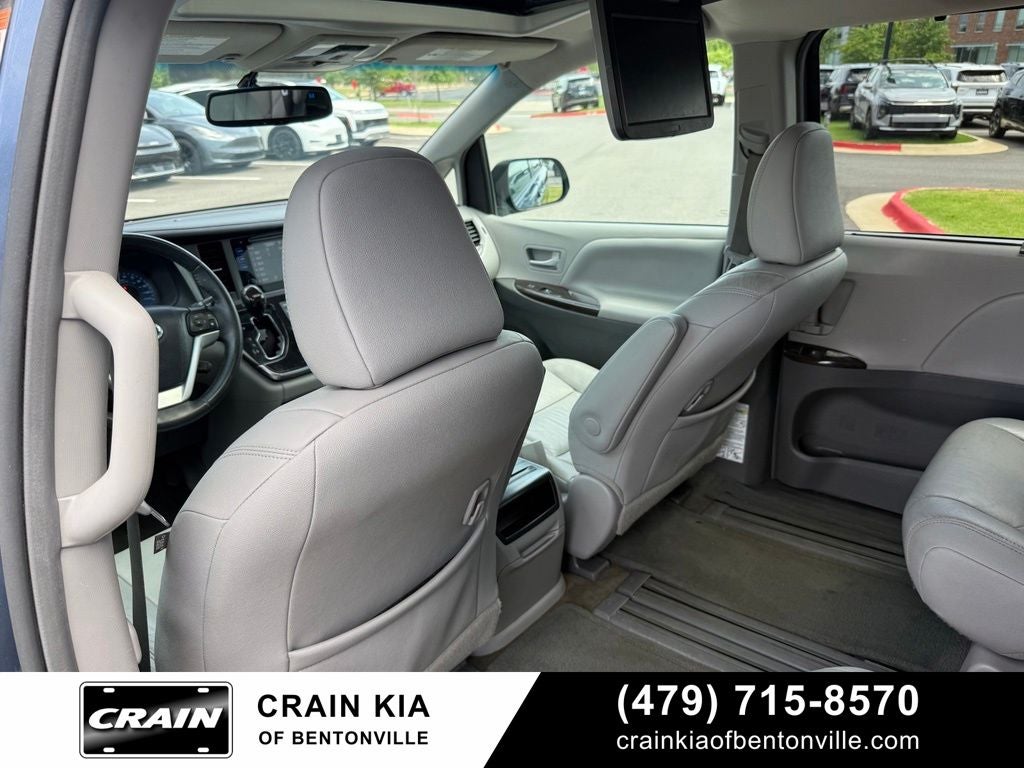 2017 Toyota Sienna XLE - SUNROOF / CLEAN CARFAX / LOW MILES!