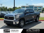 2018 Toyota Tundra SR5 - 4WD / CLEAN CARFAX HISTORY