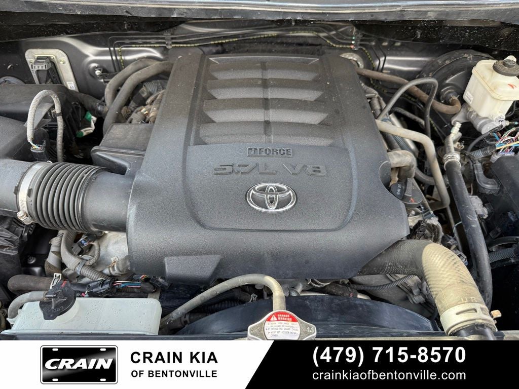 2018 Toyota Tundra SR5 - 4WD / CLEAN CARFAX HISTORY