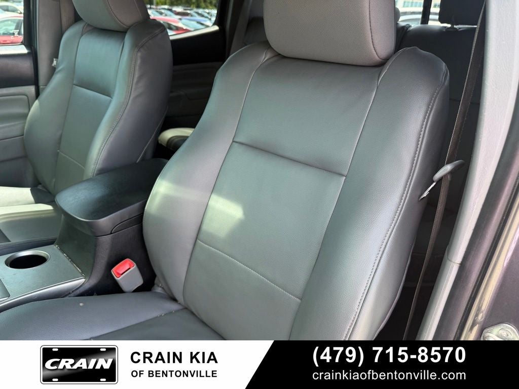 2014 Toyota Tacoma Base V6 - 4WD / CLEAN CARFAX HISTORY