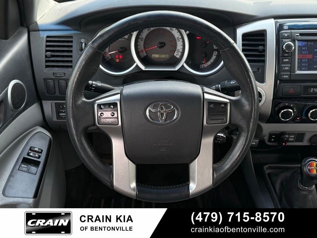 2013 Toyota Tacoma Base - 4WD / CARFAX ONE OWNER