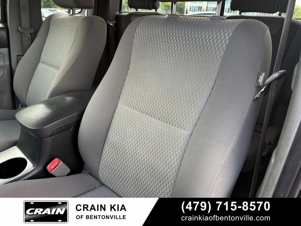 2013 Toyota Tacoma Base - 4WD / CARFAX ONE OWNER
