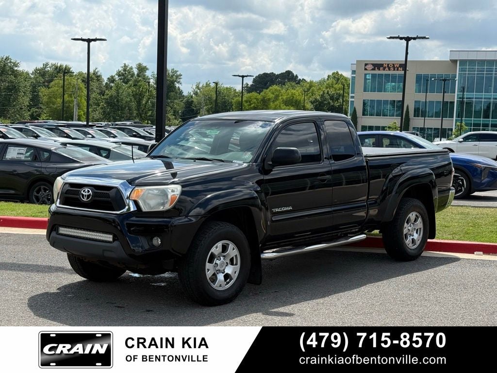 2013 Toyota Tacoma Base - 4WD / CARFAX ONE OWNER