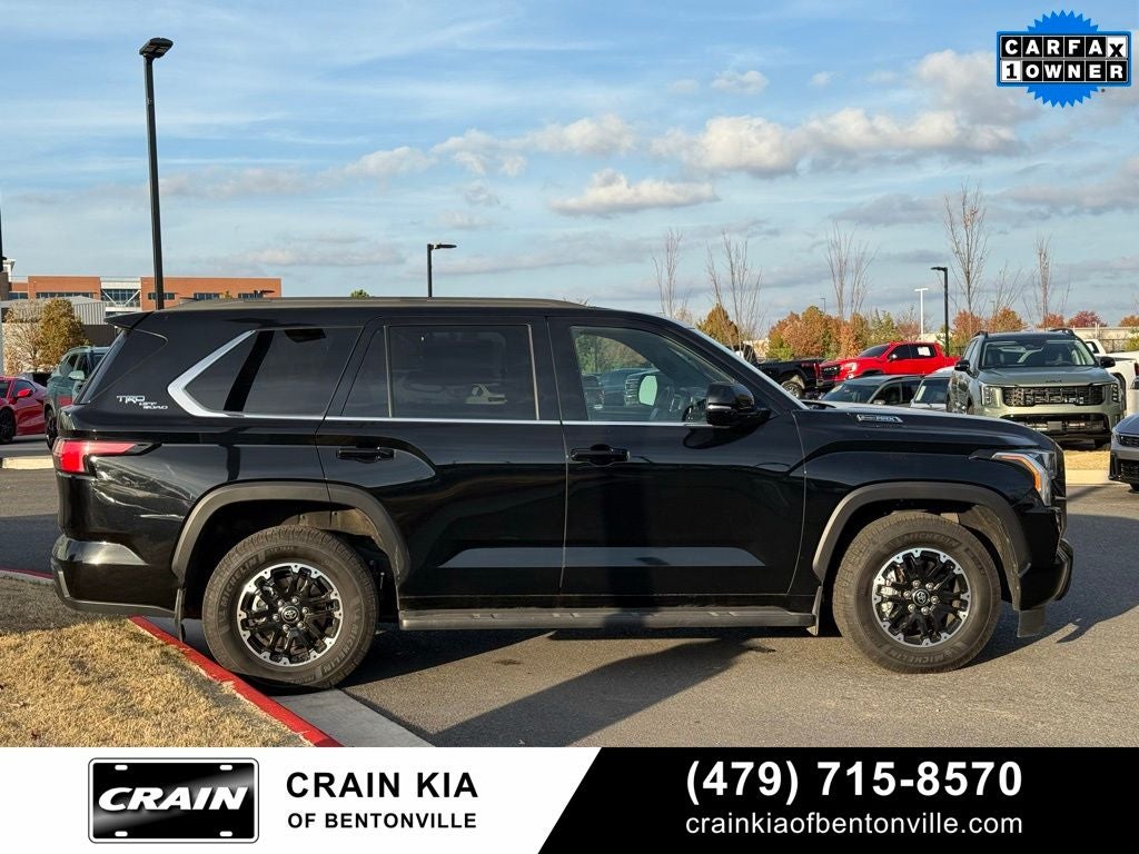 2025 Toyota Sequoia SR5 - 4WD / SUNROOF / CARFAX ONE OWNER