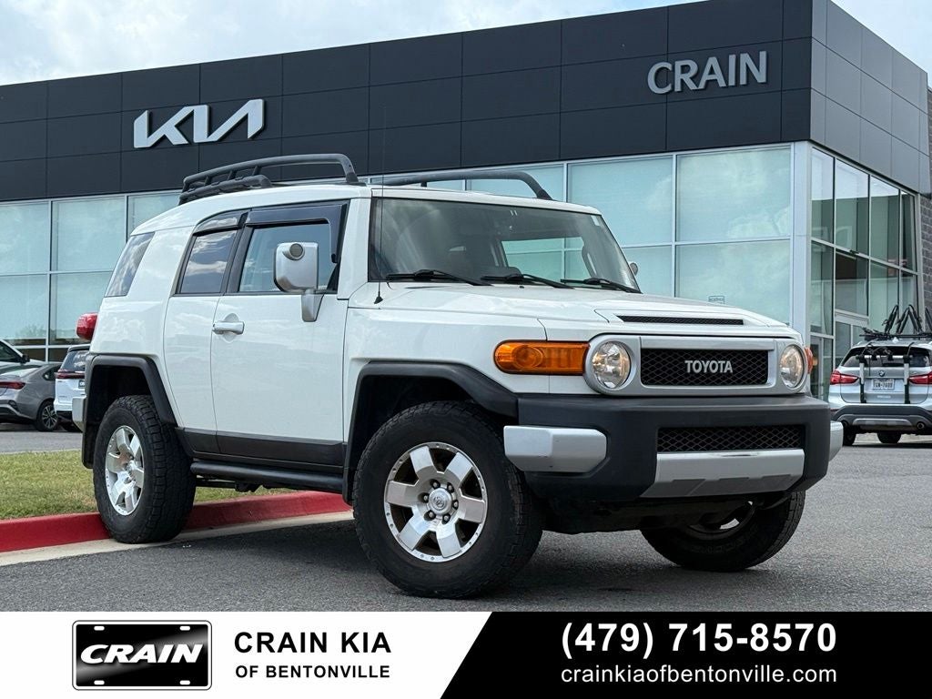 2010 Toyota FJ Cruiser Base - 4WD / CLEAN CARFAX