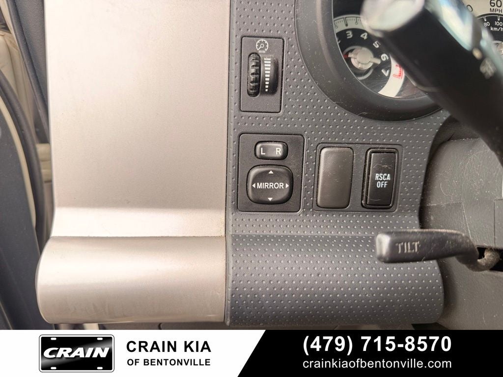 2010 Toyota FJ Cruiser Base - 4WD / CLEAN CARFAX
