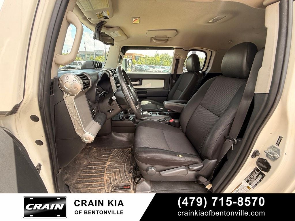 2010 Toyota FJ Cruiser Base - 4WD / CLEAN CARFAX