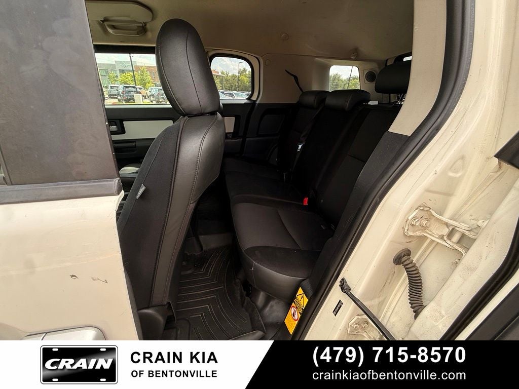 2010 Toyota FJ Cruiser Base - 4WD / CLEAN CARFAX