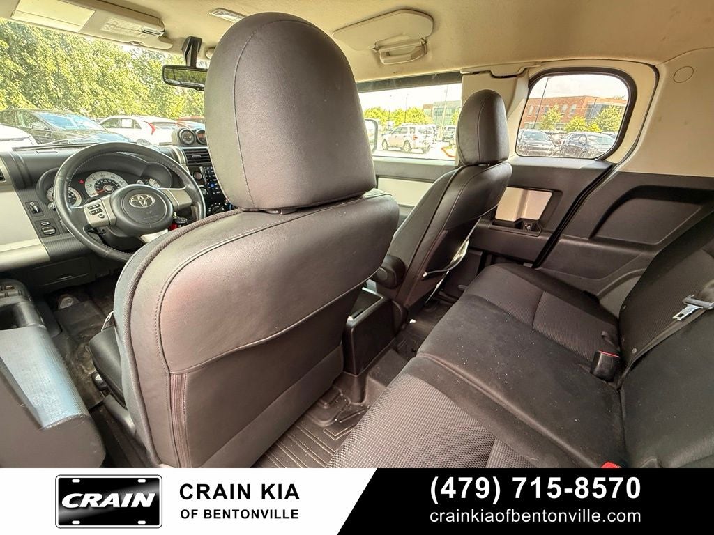 2010 Toyota FJ Cruiser Base - 4WD / CLEAN CARFAX