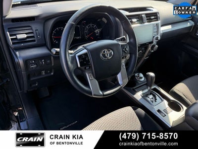2024 Toyota 4Runner SR5 - 4WD / CLEAN CARFAX / ONE OWNER