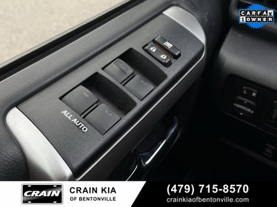 2024 Toyota 4Runner SR5 - 4WD / CLEAN CARFAX / ONE OWNER