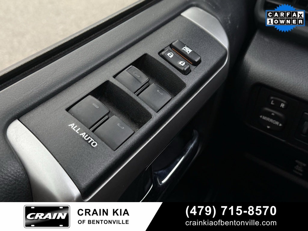 2024 Toyota 4Runner SR5 - 4WD / CLEAN CARFAX / ONE OWNER