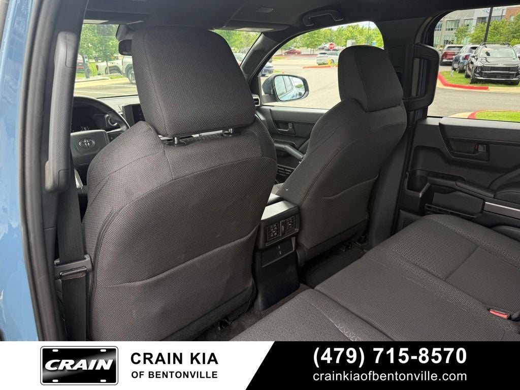 2025 Toyota 4Runner SR5 - 4WD / CLEAN CARFAX / ONE OWNER