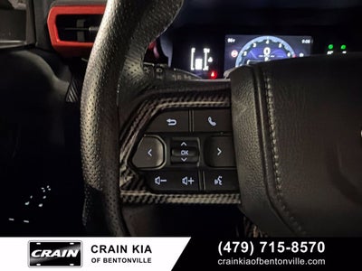2025 Toyota 4Runner SR5 - 4WD / CLEAN CARFAX / ONE OWNER