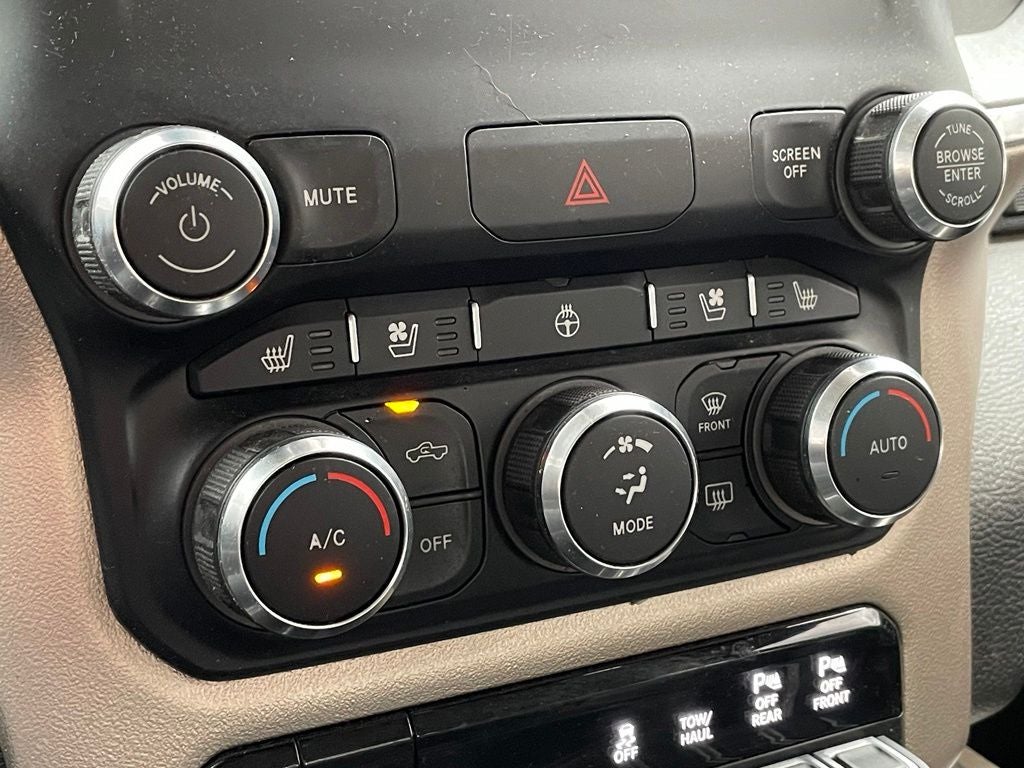 2020 RAM 1500 Laramie 4X4 / COOLED SEATS / CLEAN CARFAX