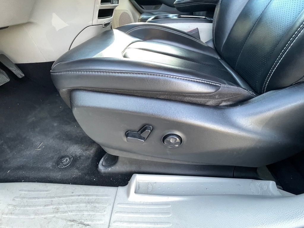 2023 Chrysler Pacifica Touring L HEATED SEATS / ONE OWNER