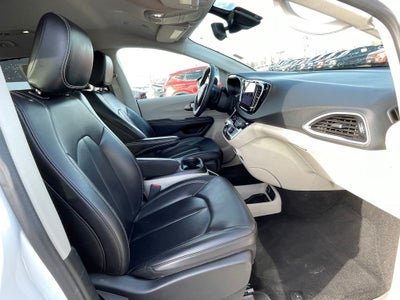 2023 Chrysler Pacifica Touring L HEATED SEATS / ONE OWNER