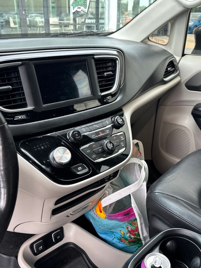 2020 Chrysler Pacifica Touring L POWER LIFT GATE / HEATED SEATS
